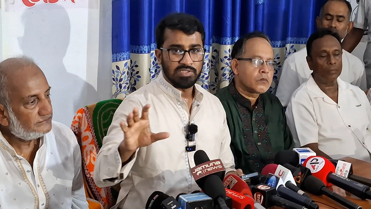 দেশের স্বার্থে কেউ দালালি করবেন না : রাশেদ খান