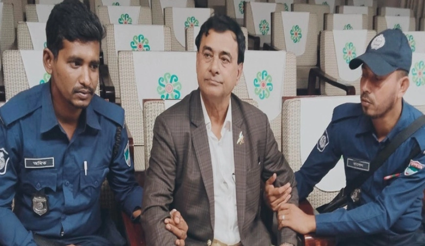 যশোরে আটক প্রতারক আব্দুস সালাম । গ্রামের কাগজ