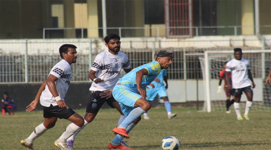 আবাহনী মাঠে বাঁচার চেষ্টা, মোহামেডান আর্থিক সংকটে দিশেহারা। ছবি : বাসস