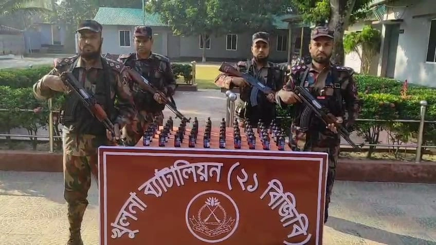 যশোরে সীমান্তে  উইনকোরেক্স  নতুন মাদক  ও ফেন্সিডিল জব্দ । বেনাপোল প্রতিনিধি