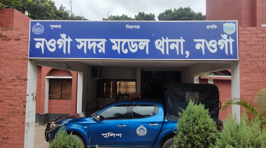 নওগাঁয় লিটন ব্রিজের নিচে কাঁথা মুড়ানো মরদেহ উদ্ধার  ¦ ছবি:  প্রতিনিধি