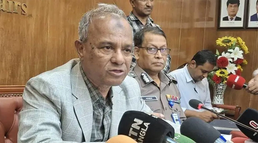 সচিবালয়ে স্বরাষ্ট্র মন্ত্রণালয়ের সভাকক্ষে আইনশৃঙ্খলা সংক্রান্ত কোর কমিটির বৈঠকে স্বরাষ্ট্র উপদেষ্টা লেফটেন্যান্ট জেনারেল (অব.) জাহাঙ্গীর আলম চৌধুরী  ¦ ছবি: সংগৃহীত