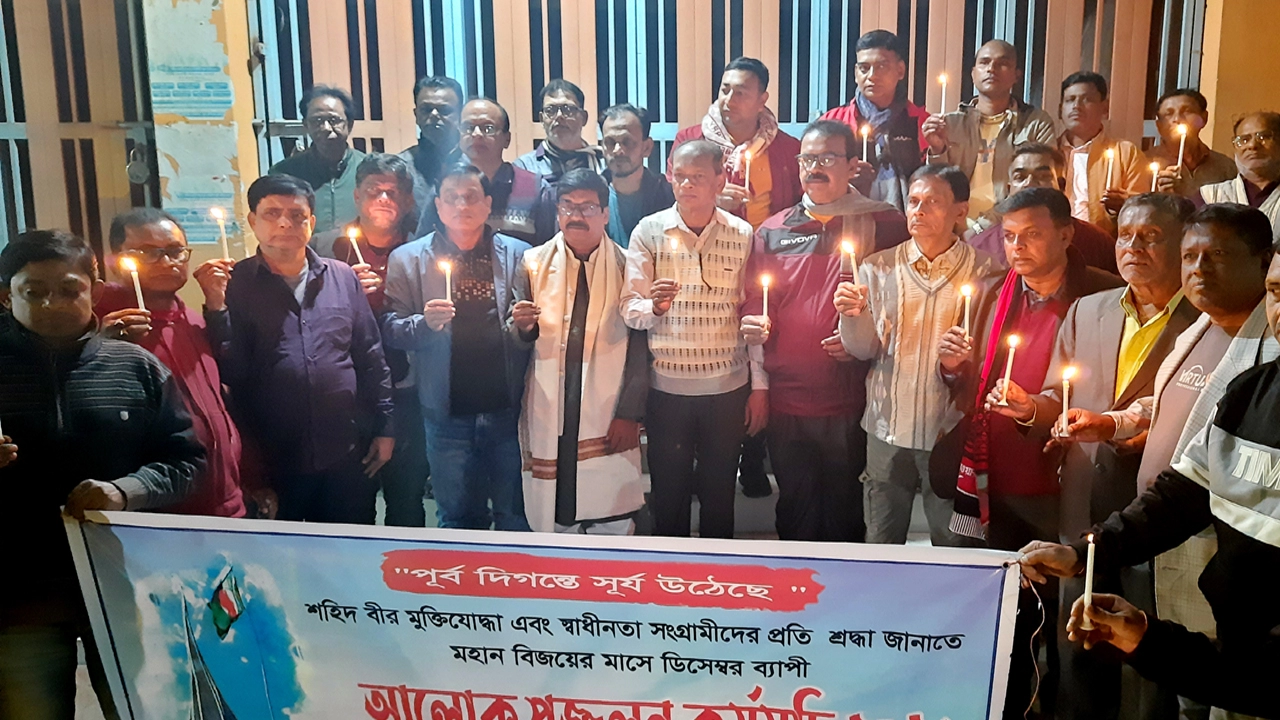 যশোরে পূজা উদযাপন পরিষদের প্রদীপ প্রজ্বলন  ¦ ছবি: গ্রামের কাগজ