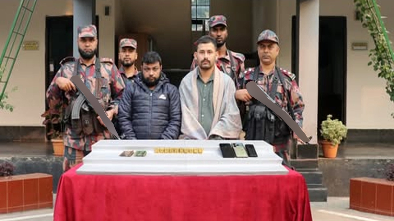 যশোরে ৪৯ বিজিবির অভিযানে কোটি টাকার স্বর্ণসহ দুই পাচারকারী আটক  ¦ ছবি: গ্রামের কাগজ