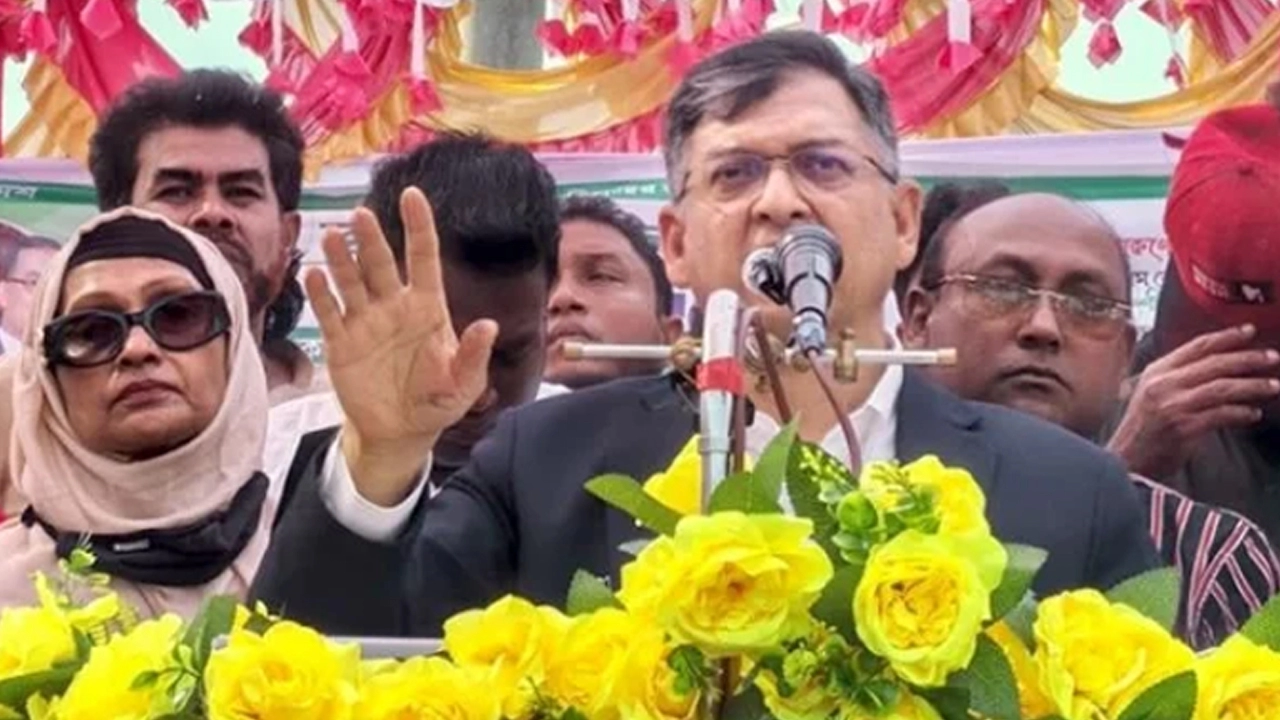 কক্সবাজার-১ আসনের নির্বাচনী প্রচারণার তৃতীয় দিনে পেকুয়া উপজেলার মগনামা ইউনিয়নের জনসভায় সালাহউদ্দিন আহমদ  ¦  ছবি: সংগৃহীত