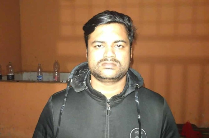 যশোরে পাঁচ অস্ত্র উদ্ধার ঘটনায় ইন্দুর মামুন আটক । ছবি গ্রামের কাগজ
