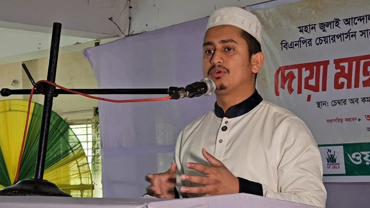 বক্তব্য দিচ্ছেন জাতীয় নাগরিক পার্টির (এনসিপি) উত্তরাঞ্চলের মুখ্য সংগঠক সারজিস আলম  ¦ ছবি: কালের কণ্ঠ