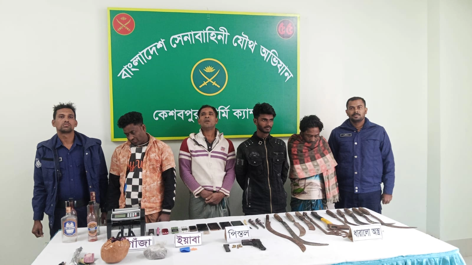 যশোরে পিস্তল গুলি মাদকসহ চারজন গ্রেফতার । ছবি কেশবপুর (যশোর) প্রতিনিধি