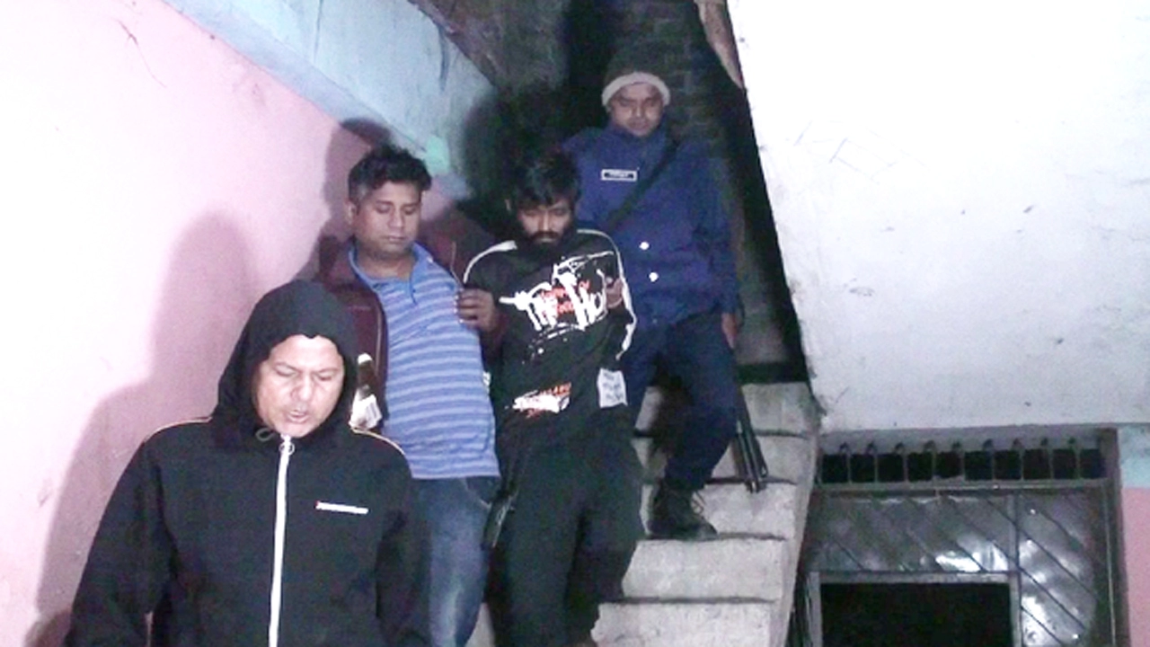 যশোরে মধ্যরাতে যুবক হত্যার ঘটনায় দুই যুবক হেফাজতে, চাকু উদ্ধার   ¦ ছবি:  গ্রামের কাগজ