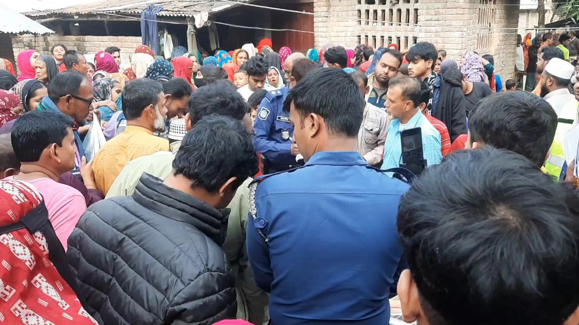 ঝিনাইদহে ছোট ভাইয়ের বটির আঘাতে বড় ভাই নিহত । ছবি রাজিব হাসান