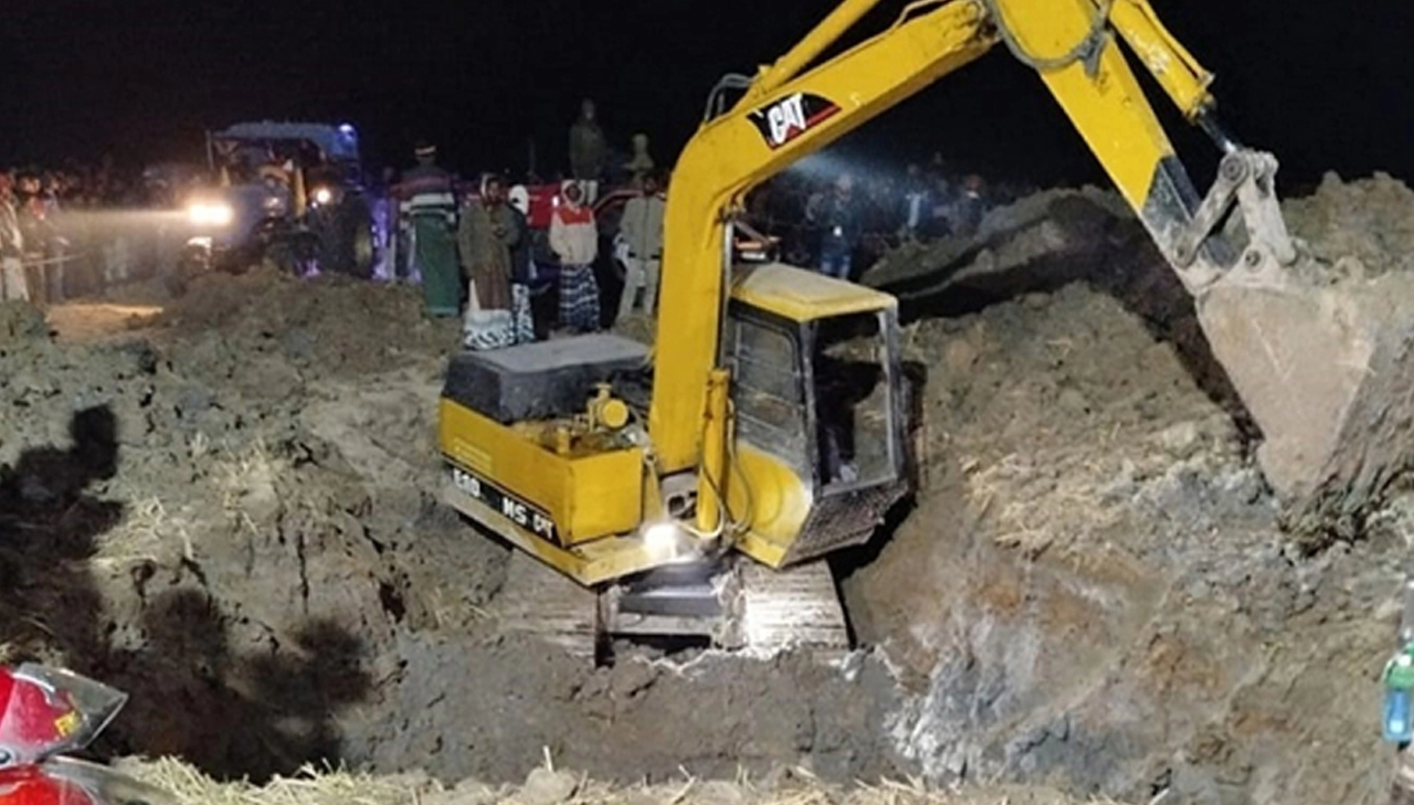 টানা ২১ ঘণ্টা পরও উদ্ধার হয়নি শিশু স্বাধীন  ¦ প্রতিনিধি