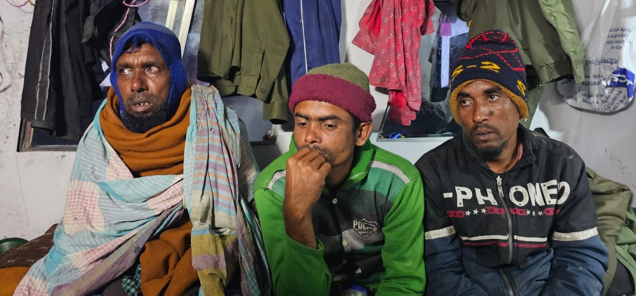 আটক তিনজন । ছবি-প্রতিনিধি