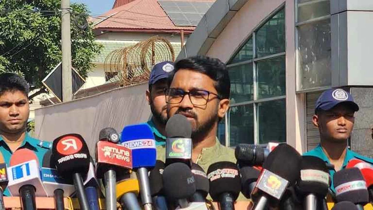 গণঅধিকার পরিষদের সাধারণ সম্পাদক রাশেদ খাঁন ¦ ছবি: ঢাকা মেইল