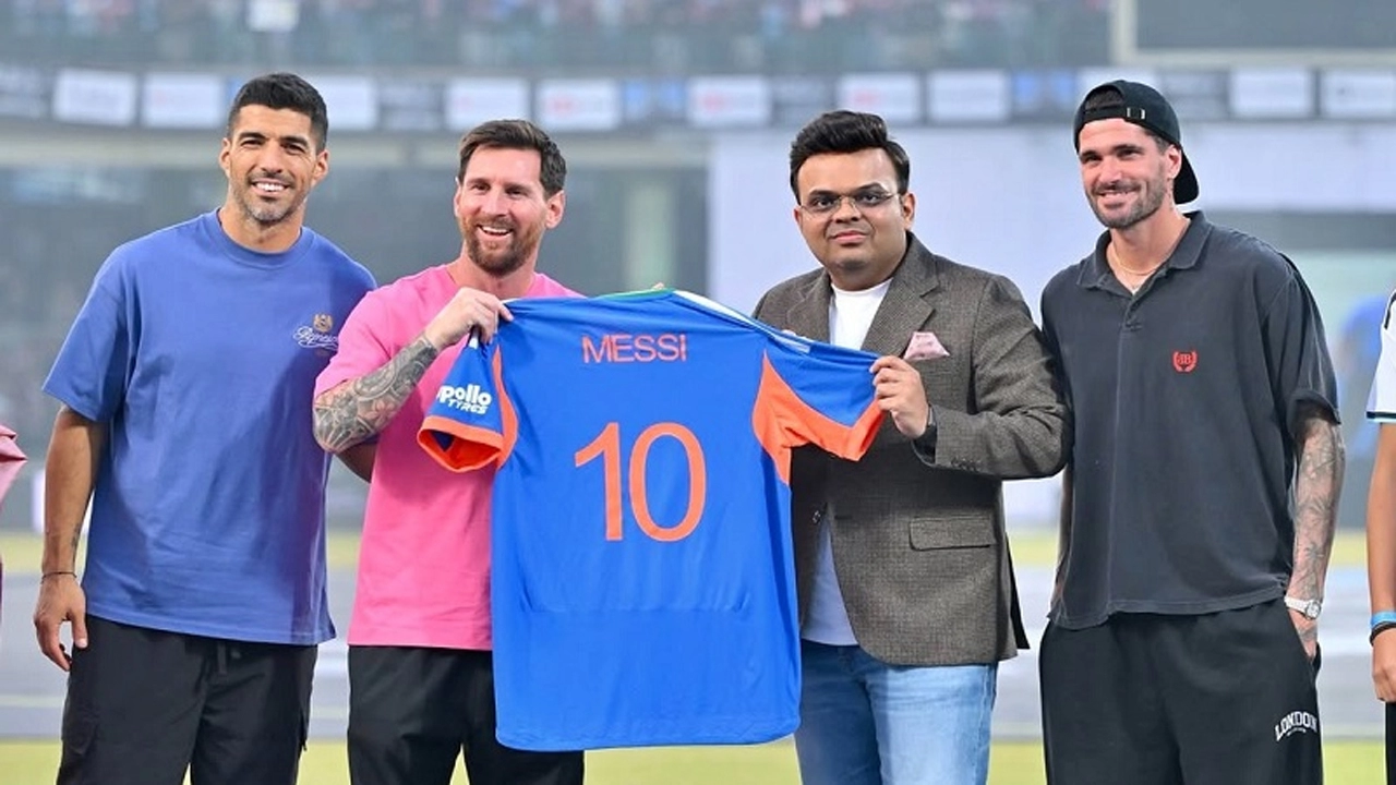 দিল্লিতে স্মরণীয় বিদায়: ভক্তদের উচ্ছ্বাসে মেসির শেষ মুহূর্ত