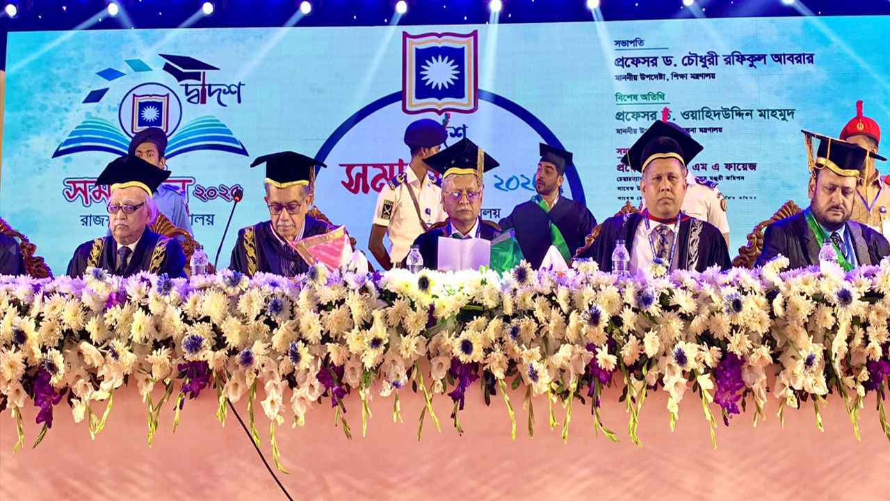 রাজশাহী বিশ্ববিদ্যালয়ে দ্বাদশ সমাবর্তন অনুষ্ঠান ¦  ছবি: হাফিজুর রহমান পান্না