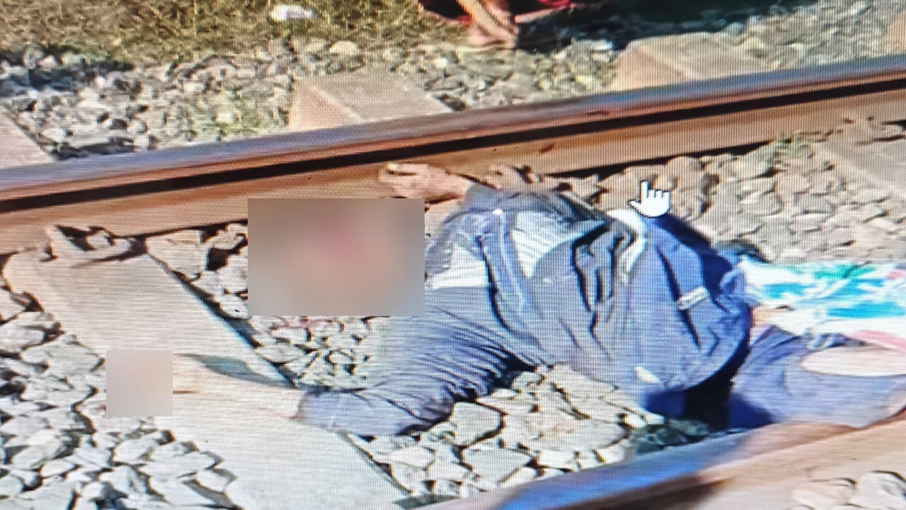 পার্বতীপুরে ট্রেনে কাটা পড়ে অজ্ঞাত ব্যক্তির মৃত্যু ¦ ছবি: প্রতিনিধি