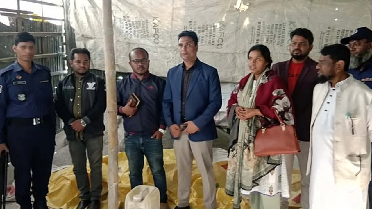 যশোরে ভেজাল দস্তা সার কারখানায় অভিযান, মালিককে ৮০ হাজার টাকা জরিমানা ¦ ছবি: গ্রামের কাগজ