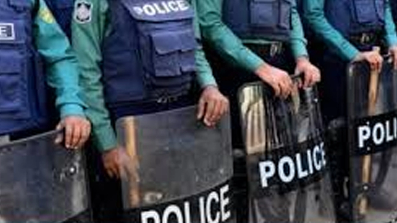 যশোরে আইনশৃঙ্খলা বাহিনীর ত্রিশ টিম