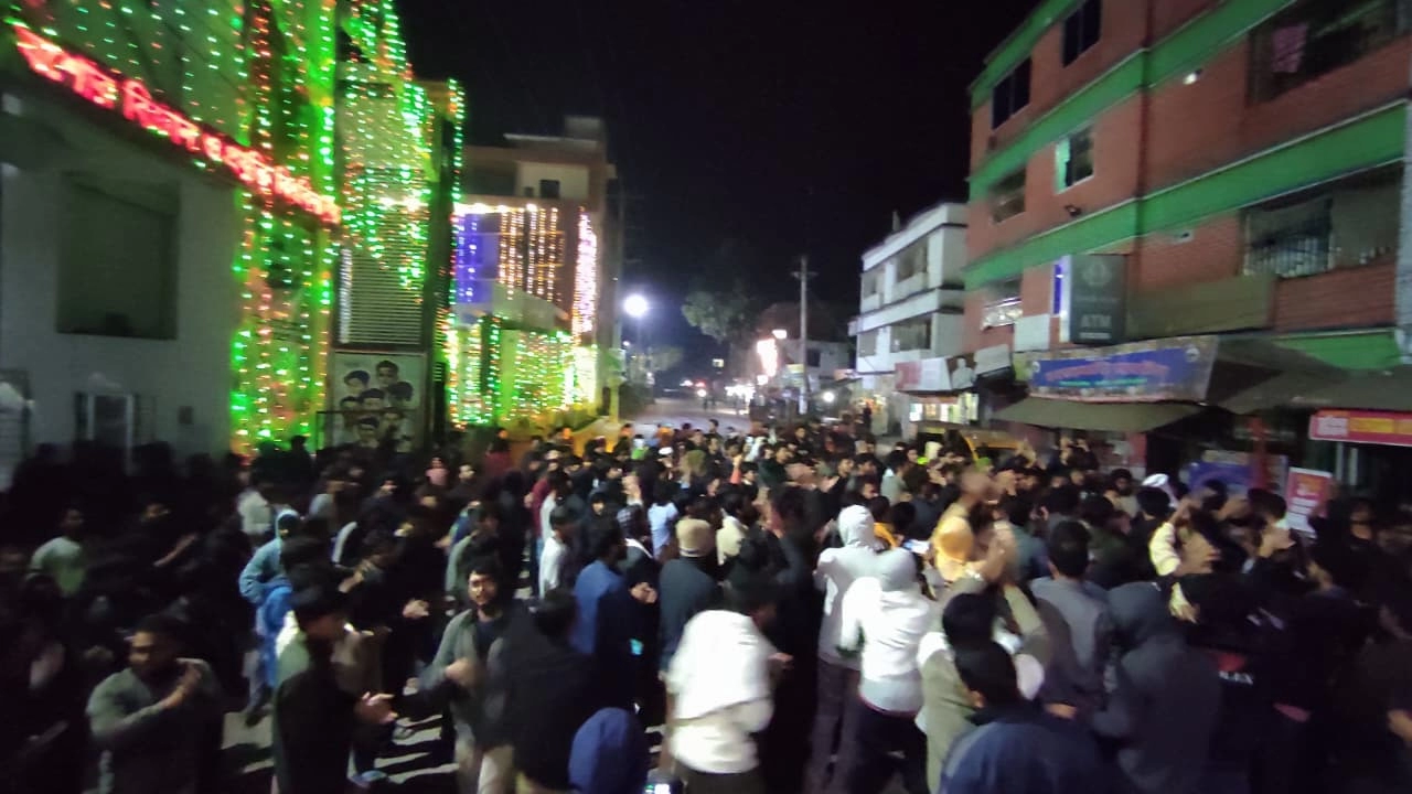 হাদি হত্যার প্রতিবাদে যবিপ্রবিতে বিক্ষোভ করেছে শিক্ষার্থীরা | ছবি: সংগৃহীত