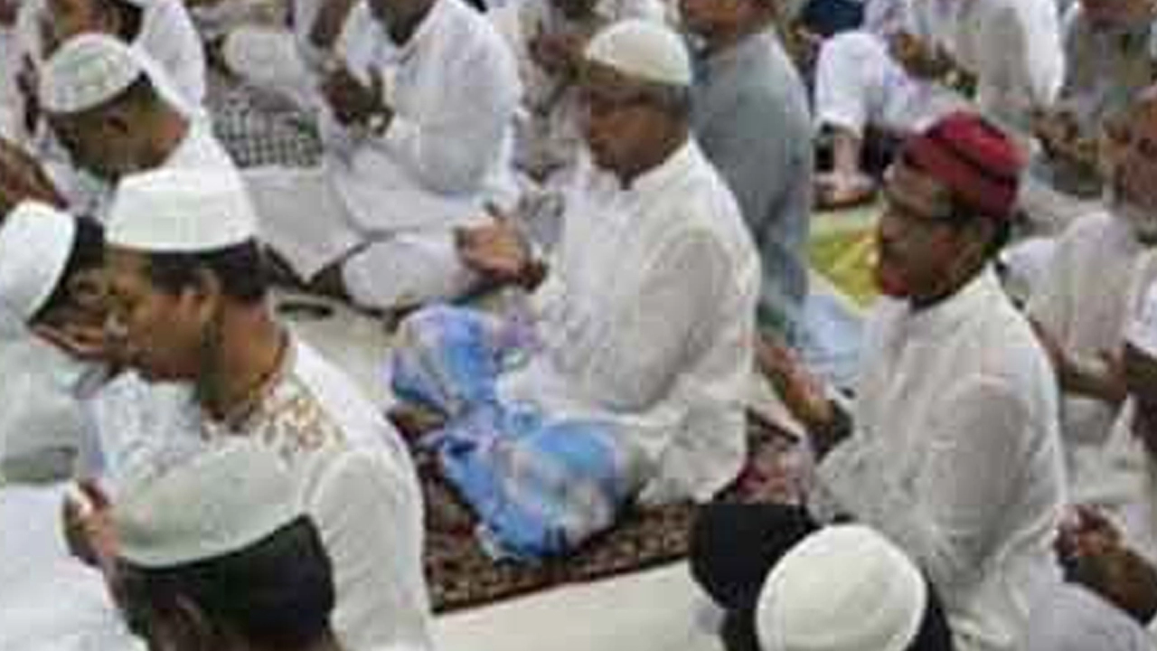 হাদির রুহের মাগফিরাত কামনায় দেশের বিভিন্ন মসজিদে বিশেষ দোয়া