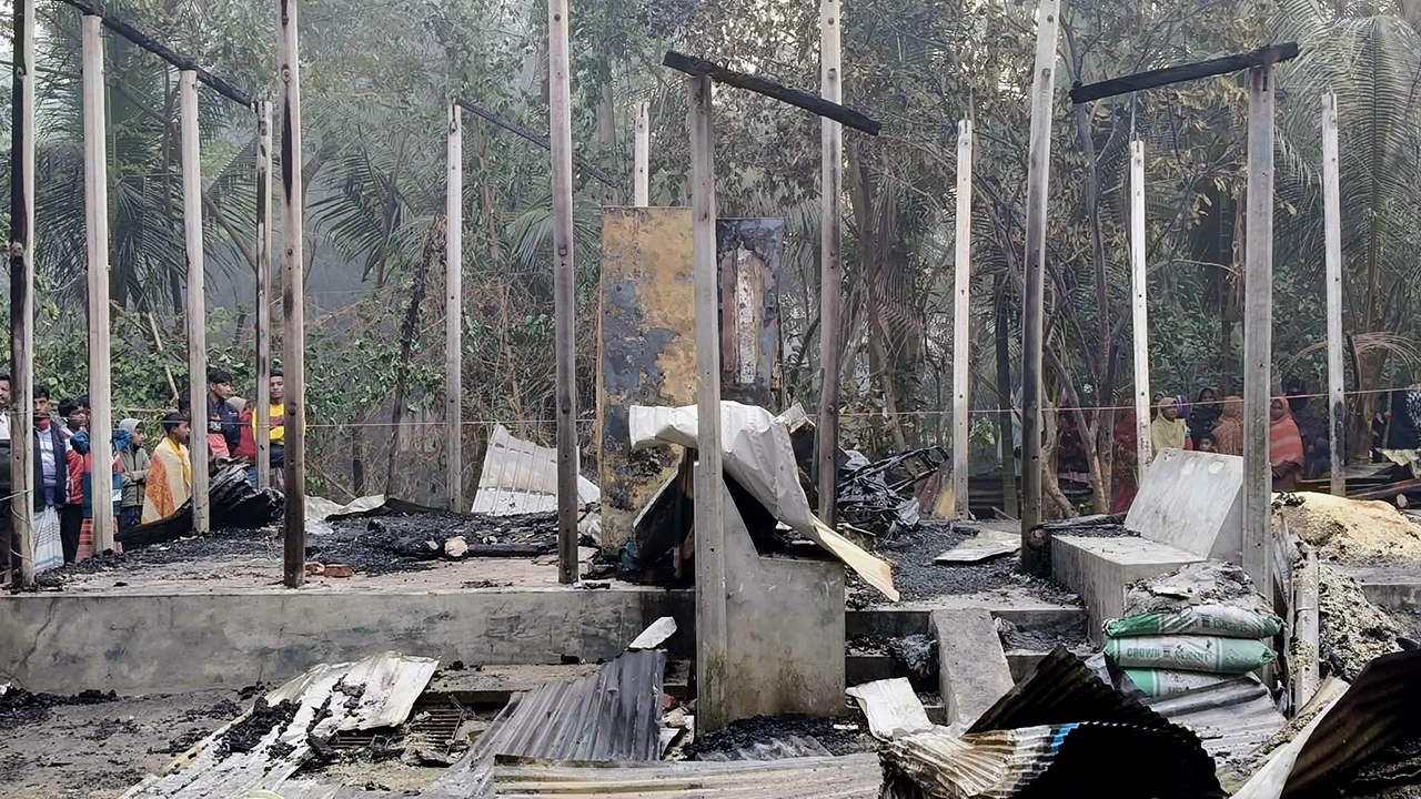 বিএনপি নেতার বাড়িতে আগুন, ৭ বছরের শিশুর মৃত্যু  ¦ ছবি: সংগৃহীত