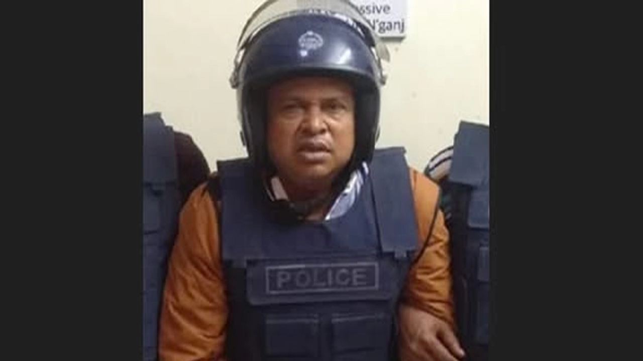 যশোরের সাবেক কাউন্সিলার আলোচিত টাক মিলন আটক ¦ ছবি: গ্রামের কাগজ