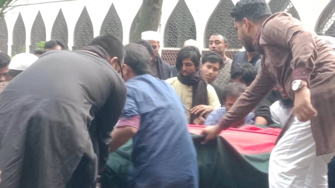 কবি নজরুলের পাশে চিরনিদ্রায় শায়িত হলেন শরিফ ওসমান হাদি