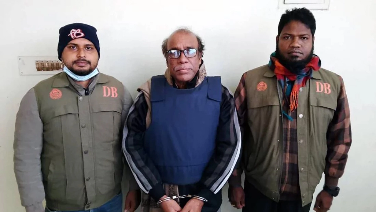 দিনাজপুরে আ.লীগ নেতা আলতাফুজ্জামান মিতা গ্রেপ্তার। ছবি: সৌজন্যে ডিবি