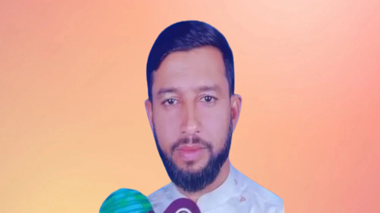 এনসিপি'র খুলনা বিভাগীয় প্রধান মোতালেব শিকদার । ছবি-গ্রামের কাগজ
