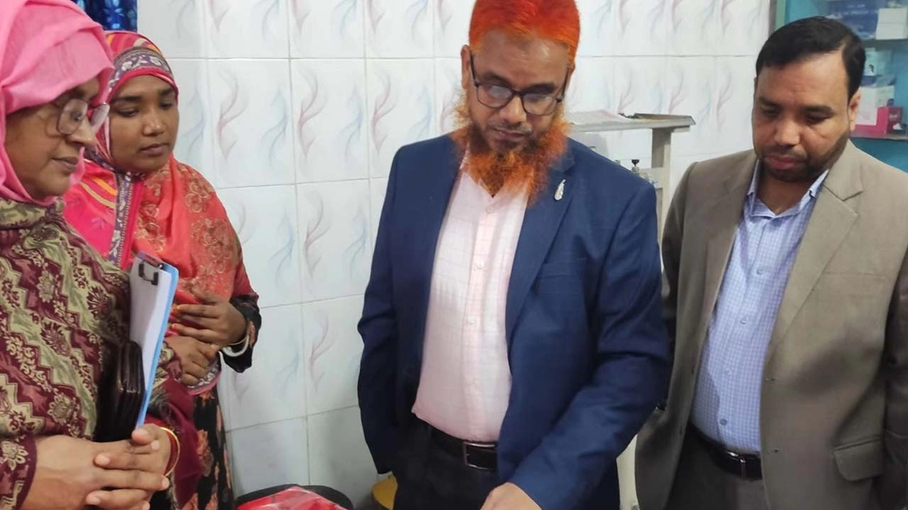 সিভিল সার্জন ডাক্তার মাসুদ রানা । ছবি-গ্রামের কাগজ