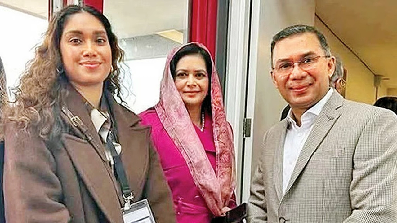 কড়া নিরাপত্তার মধ্য দিয়ে বিমানবন্দর ত্যাগ করলেন তারেক রহমান