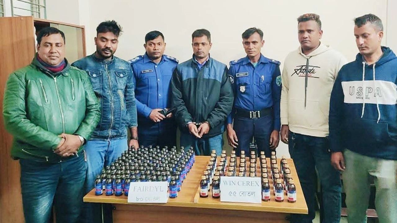 পার্বতীপুরে ভারতীয় নিষিদ্ধ মাদকসহ যুবক আটক  ¦ ছবি: প্রতিনিধি