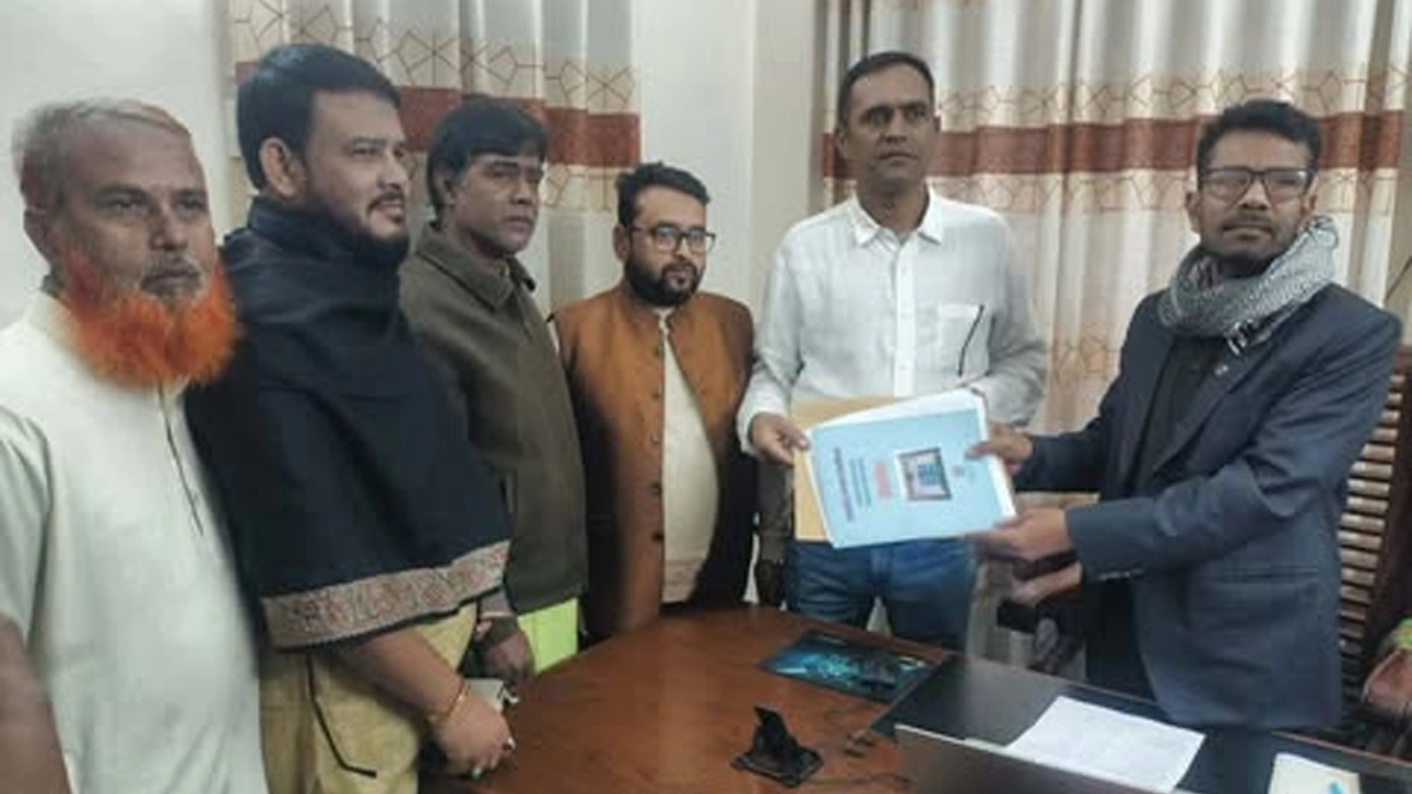 যশোর সদর আসনে জাগপা নেতা নিজামুদ্দিন অমিতের মনোনয়নপত্র সংগ্রহ ¦ ছবি: গ্রামের কাগজ