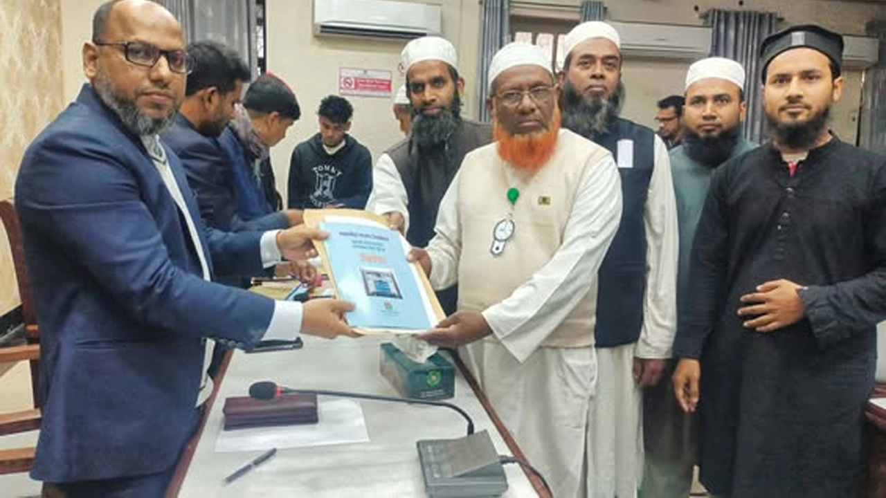 যশোর সদর–৩ আসনে খেলাফত মজলিসের মনোনয়নপত্র সংগ্রহ করলেন মাওলানা আব্দুল্লাহর ¦ ছবি: গ্রামের কাগজ