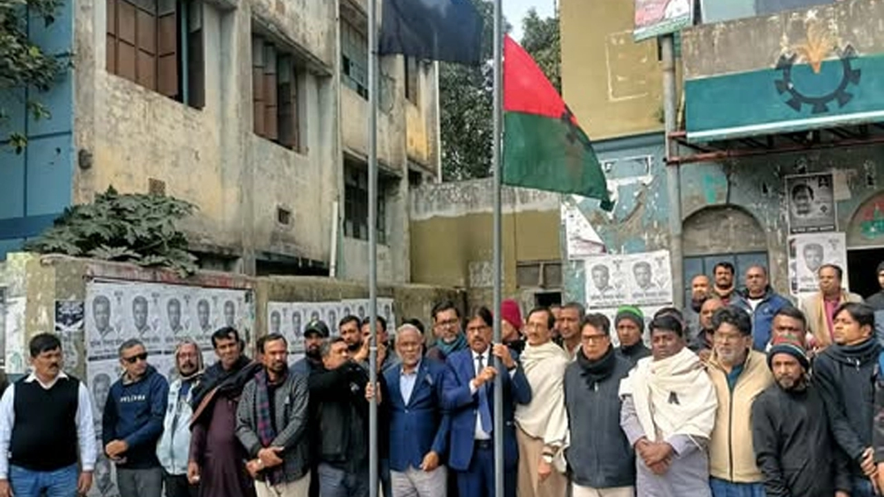 খালেদা জিয়ার মৃত্যুতে যশোর জেলা বিএনপির শোক ও কালো পতাকা উত্তোলন  ¦ ছবি: গ্রামের কাগজ