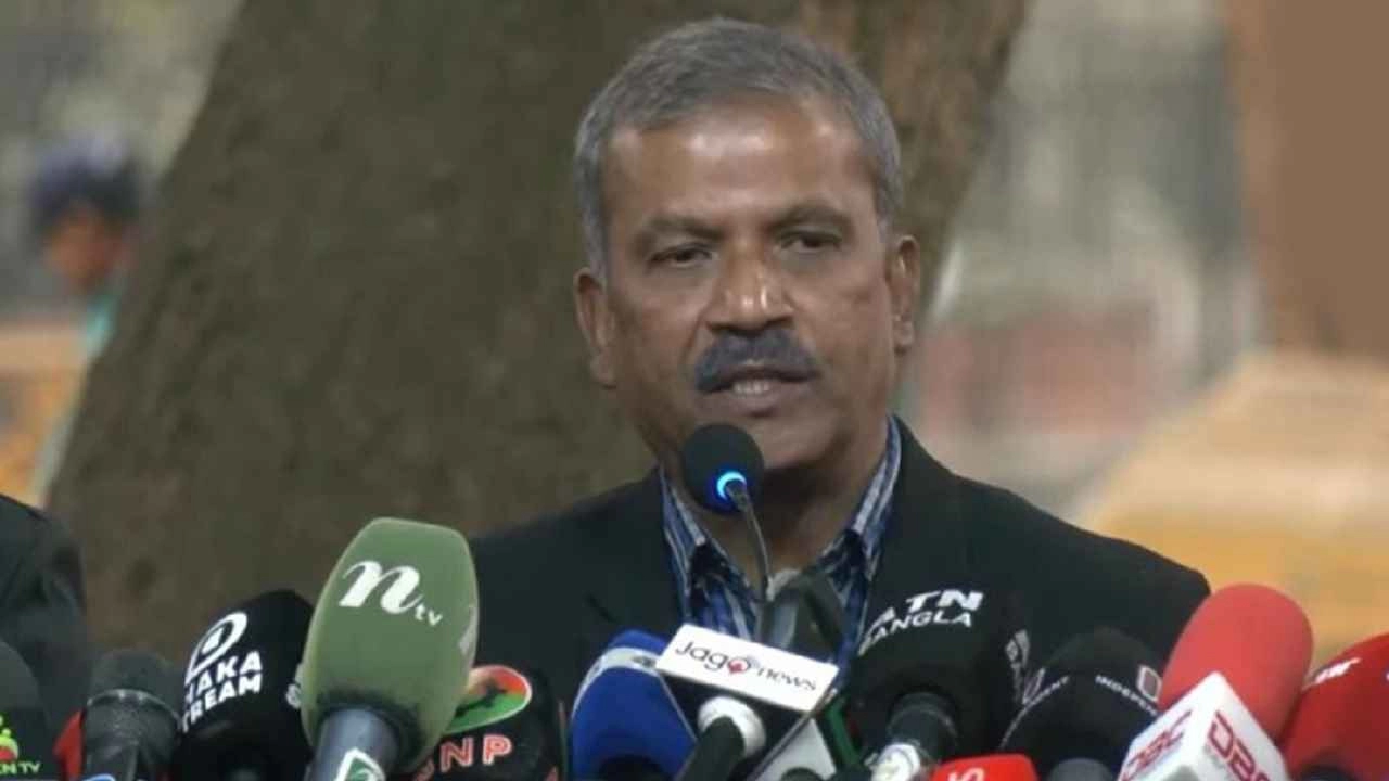 সংবাদ সম্মেলনে আসিফ নজরুল। ছবি: সংগৃহীত