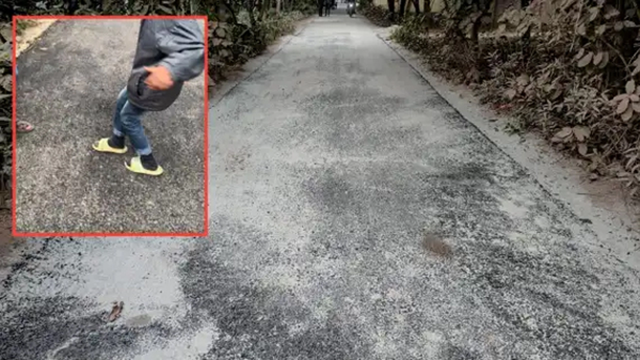 কাজ শেষের আগেই উঠে যাচ্ছে পিচ: ঘোড়াঘাট পৌরসভার সড়ক উন্নয়ন প্রকল্পে অনিয়মের অভিযোগ ¦ ছবি: প্রতিনিধি