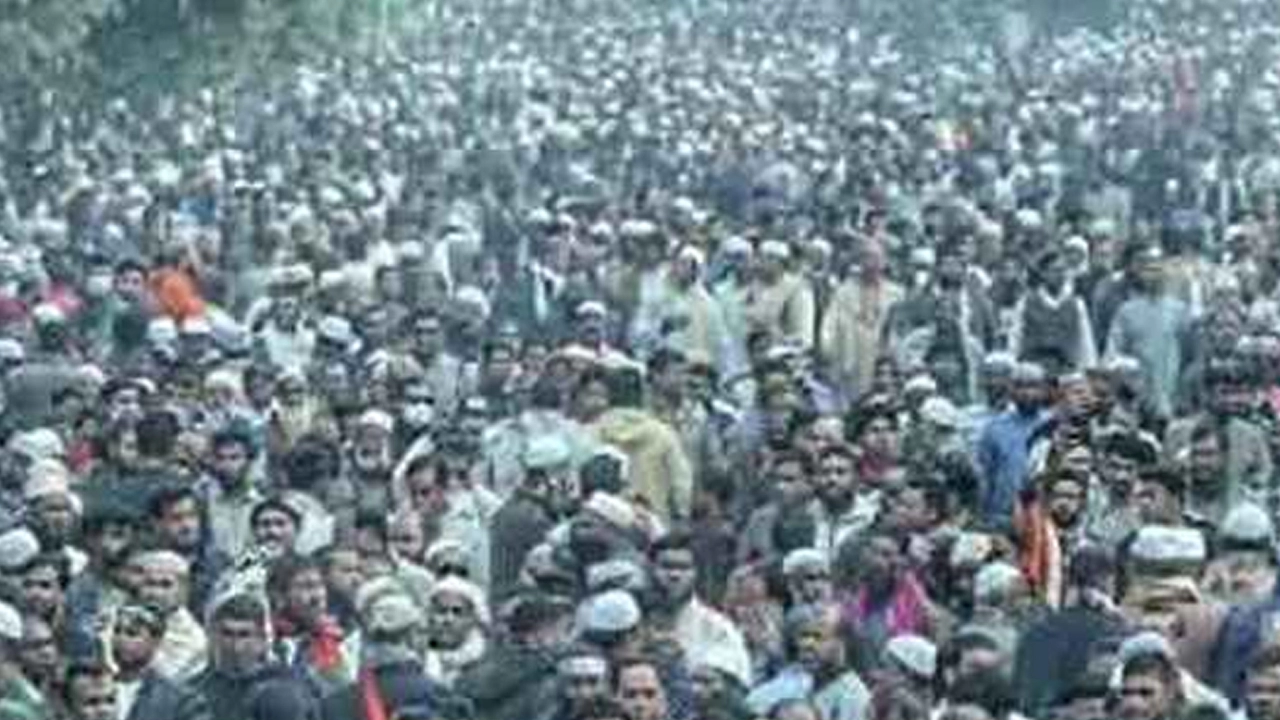 খালেদা জিয়ার জানাজা: মানিক মিয়া অ্যাভিনিউতে ভিড়