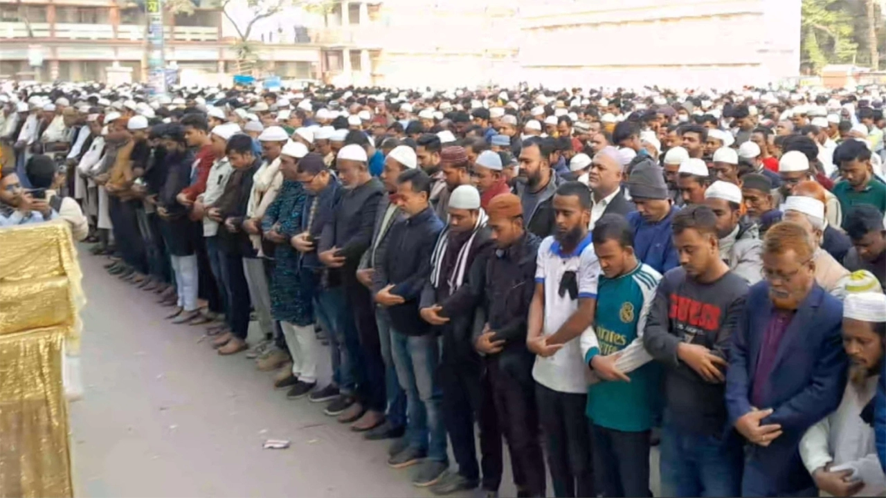 চাঁদপুরে খালেদা জিয়ার গায়েবানা জানাজা অনুষ্ঠিত ¦ ছবি: প্রতিনিধি