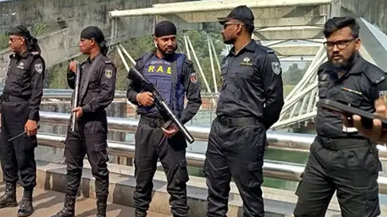 খালেদা জিয়ার সমাধি এলাকায় কড়া নিরাপত্তা : কুরআন পাঠ করছেন হাফেজরা