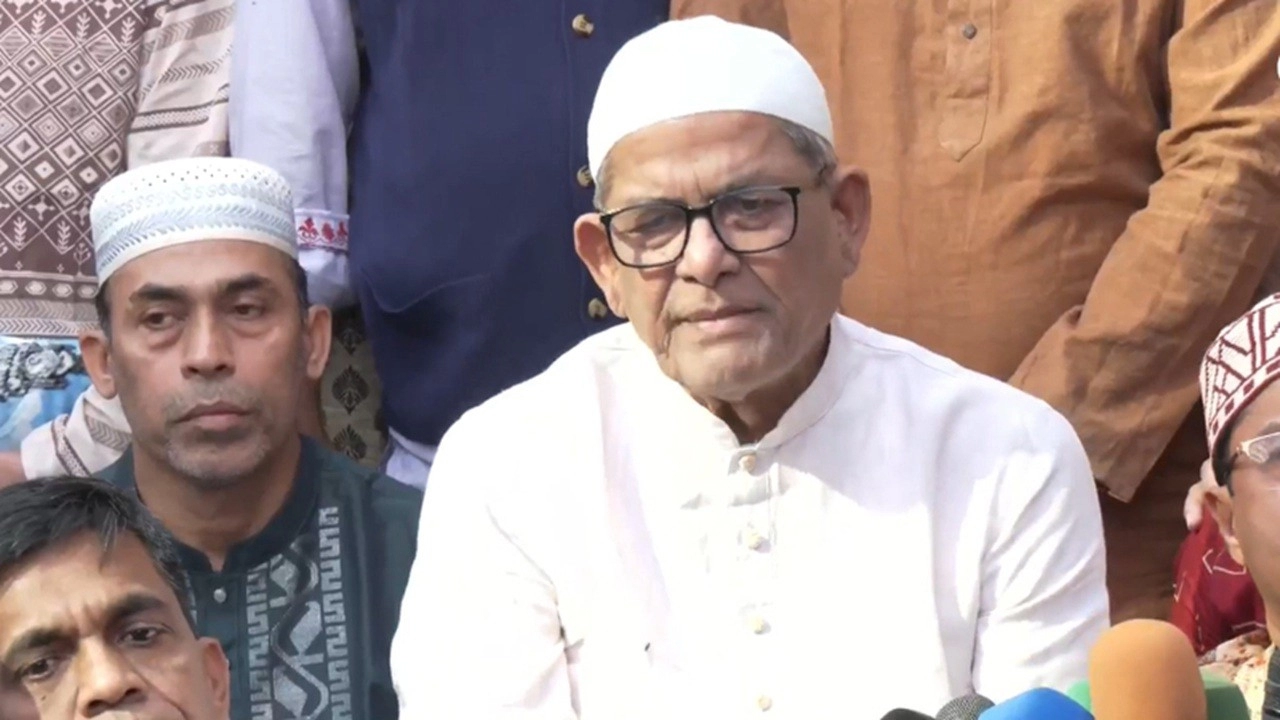 গুলশানে বিএনপি চেয়ারপারসনের কার্যালয়ে আয়োজিত এক অনুষ্ঠানে মির্জা ফখরুল ইসলাম আলমগীর।