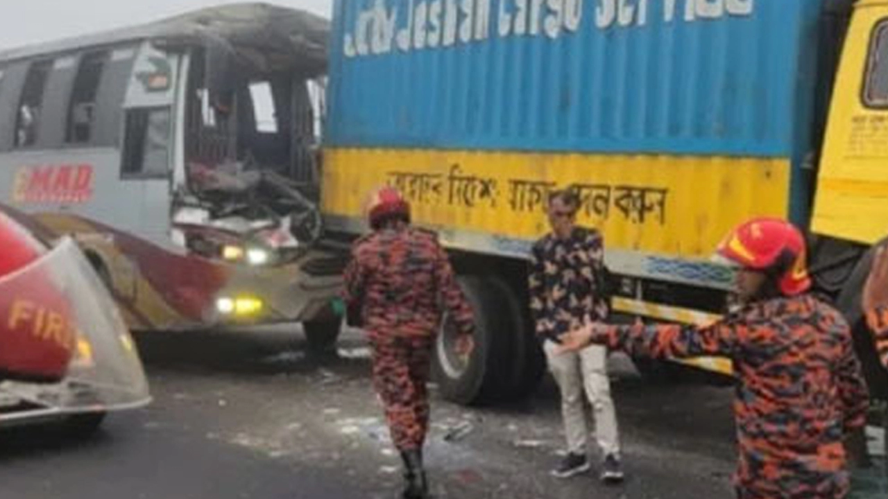 ঢাকা-মাওয়া এক্সপ্রেসওয়েতে ৭ যানবাহনের সংঘর্ষে আহত ২০