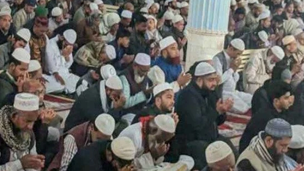 খালেদা জিয়ার আত্মার মাগফিরাতের জন্য বিভিন্ন মসজিদে বিশেষ দোয়া