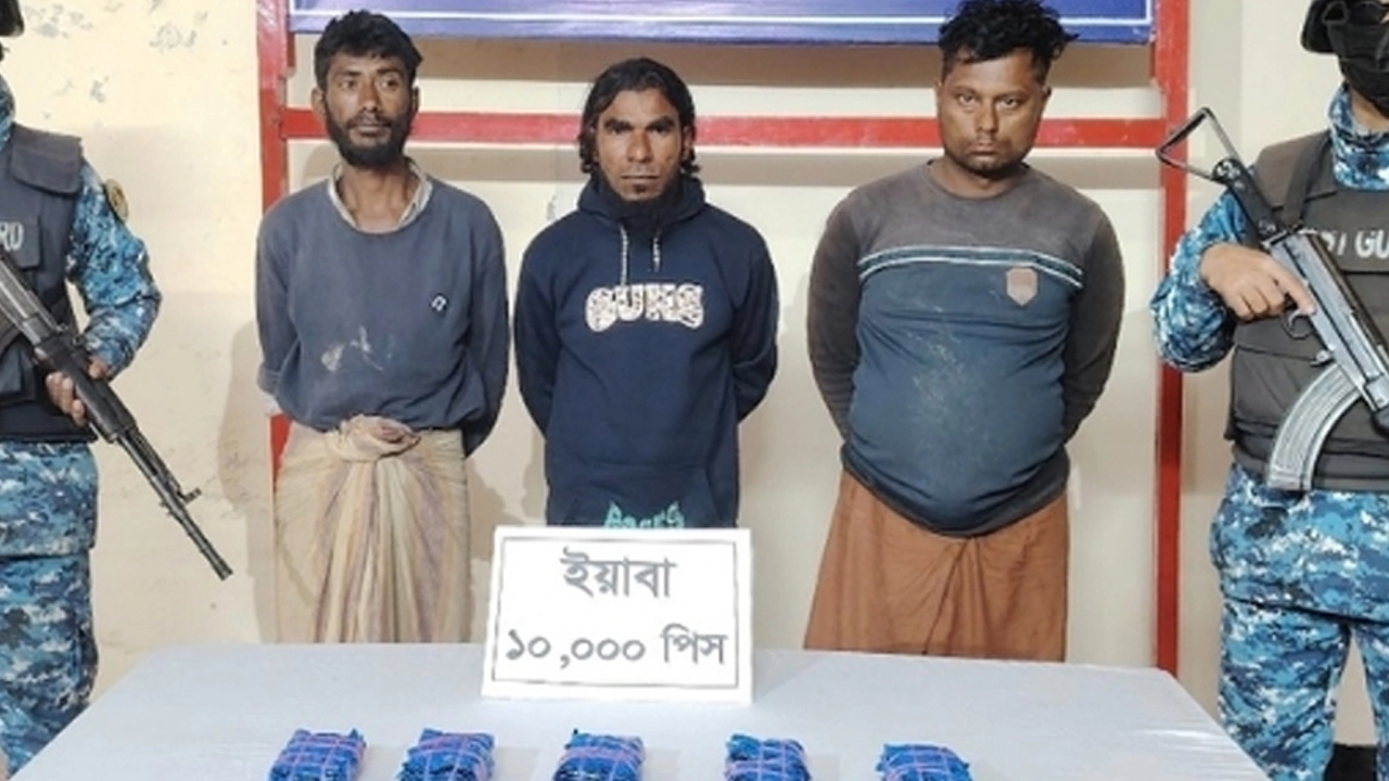 টেকনাফে ১০ হাজার পিস ইয়াবা ও ৩ মাদক পাচারকারী আটক
