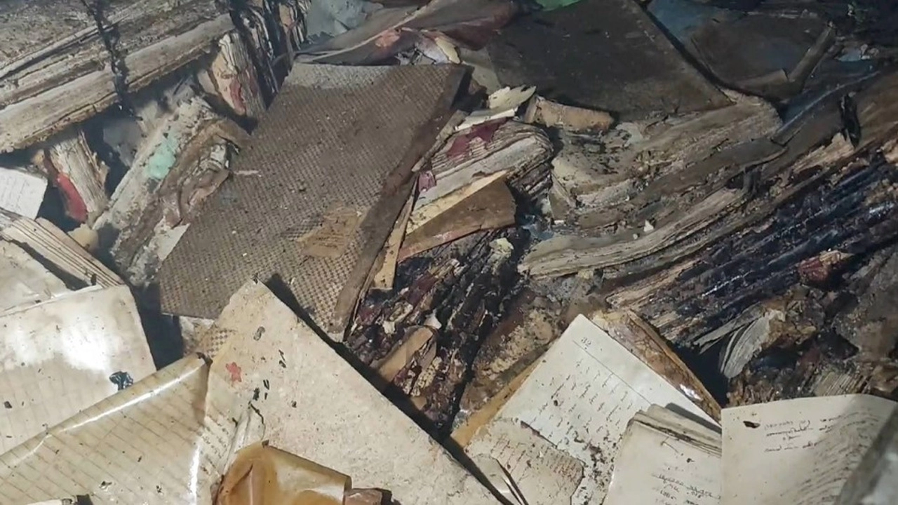 যশোরে রেজিস্ট্রি অফিসের আগুনে পুড়ে যাওয়া দলিল নিজেরাই পোড়াতে চেয়েছিল কর্তৃপক্ষ
