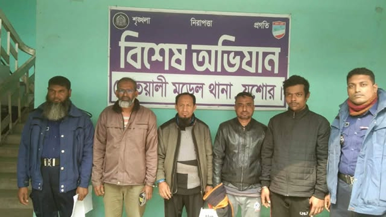 যশোরে তিনটি নাশকতার মামলায় আ.লীগের চার নেতাকর্মী আটক ¦ ছবি: গ্রামের কাগজ
