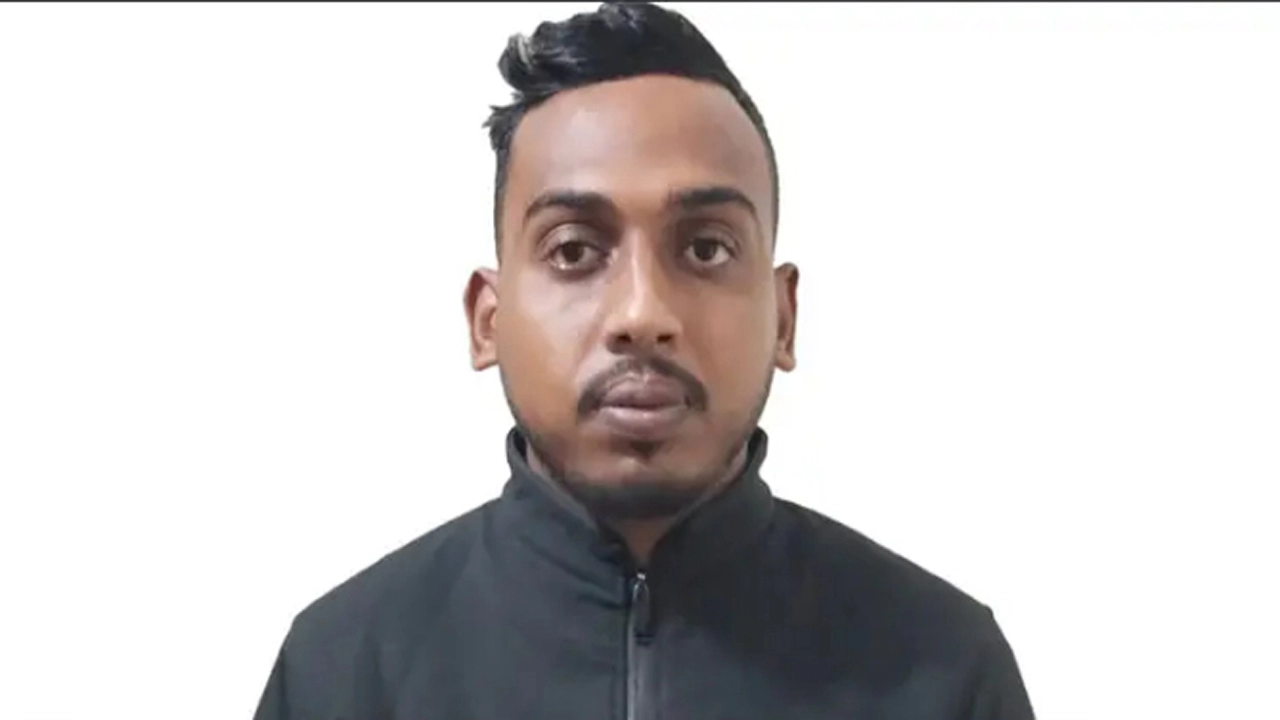 রাজশাহীতে ভুয়া সিআইডি কর্মকর্তা গ্রেপ্তার  ¦ ছবি: হাফিজুর রহমান পান্না