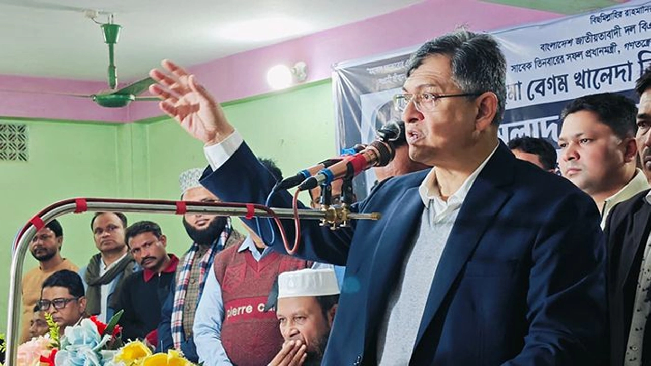 কক্সবাজারের চকরিয়া উপজেলার পহরচাদা ইউনিয়নে বিএনপির উদ্যোগে আয়োজিত মিলাদ ও দোয়া মাহফিলে প্রধান অতিথির বক্তব্য রাখছেন বিএনপির স্থায়ী কমিটির সদস্য সালাহউদ্দিন আহমদ