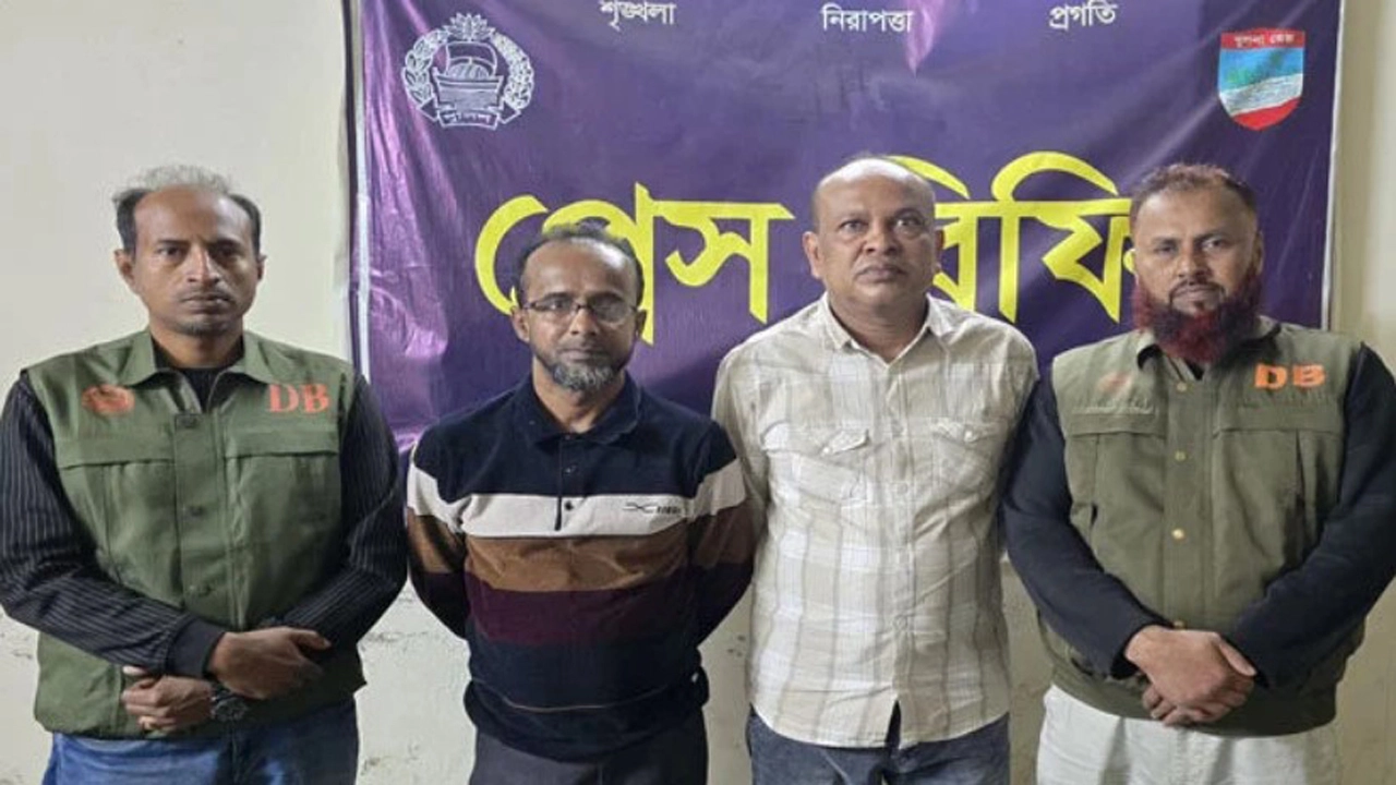 টাক মিলন ও মাসুদ । ছবি-গ্রামের কাগজ