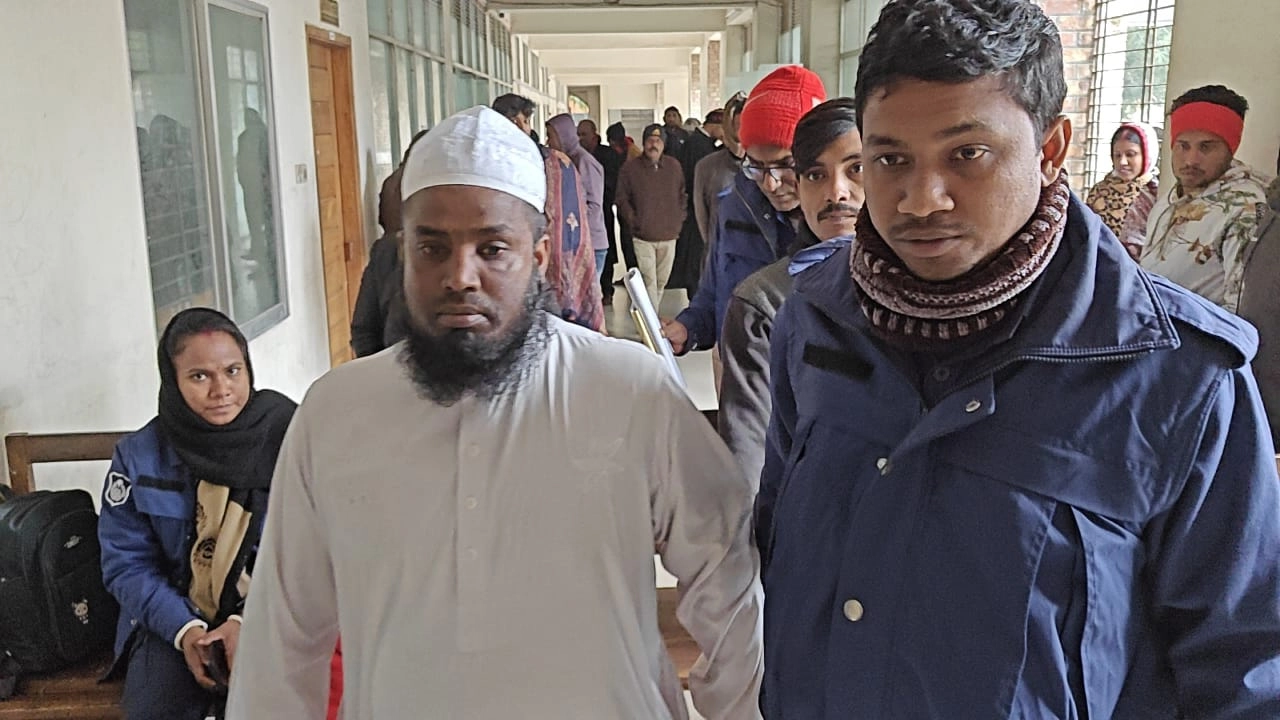 খেলাফত মসলিসের হাফেজ শামসুর । ছবি-গ্রামের কাগজ